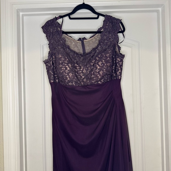 Xscape Plum Lace Evening Gown – Size 16W - Picture 2 of 6